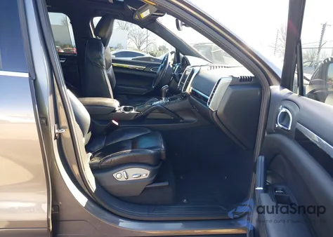 2012 Porsche Cayenne z USA, uszkodzony, nr VIN WP1AA2A24CLA02137